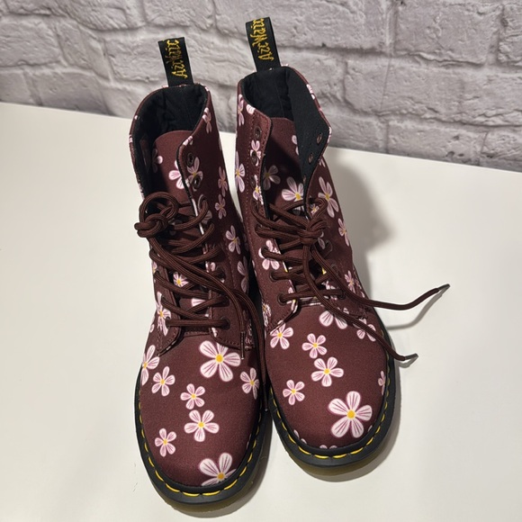 brand new dr. martens - Picture 2 of 10